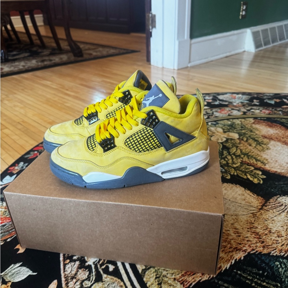 Jordan 4 Retro Lightening 2021 yellow men’s 8 woman’s 9.5